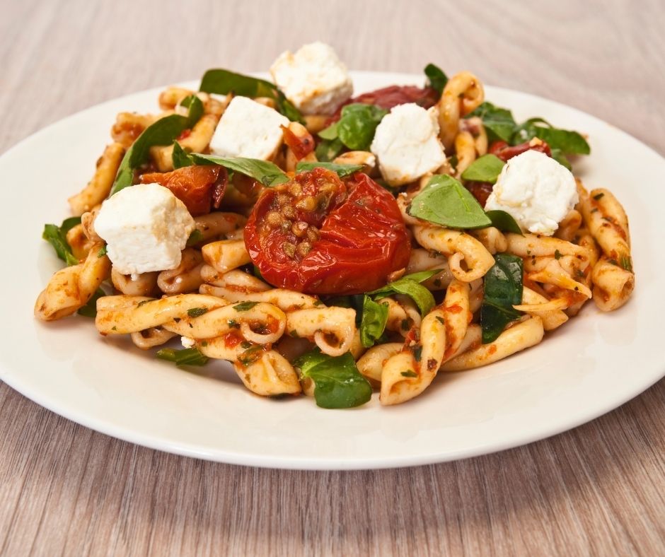 Refreshing Vegetarian Pasta Salad with Pesto Rosso recipe - LE GOURMET  CENTRAL